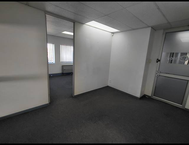 90M² OFFICE TO LET IN BRYANSTON